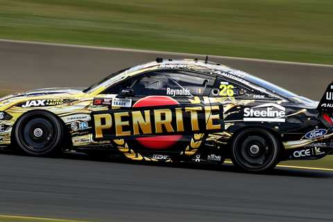 Supercars star makes shock early return