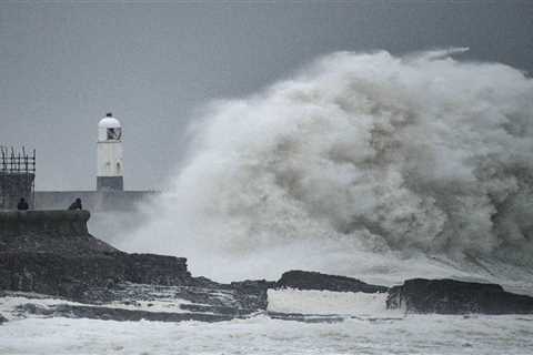 Emergency Cobra TODAY on Storm Dudley and Eunice as Britain battered by 100mph winds