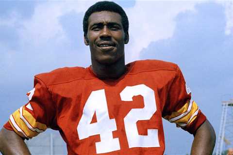 Charley Taylor, Running Back Turned Hall of Fame Receiver, Dies at 80