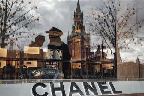 Russian influencers are cutting up their Chanel bags in protest of the company’s wartime policies.