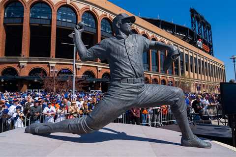 Tom Seaver’s Statue Stands 10 Feet Tall. Just Like Seaver.