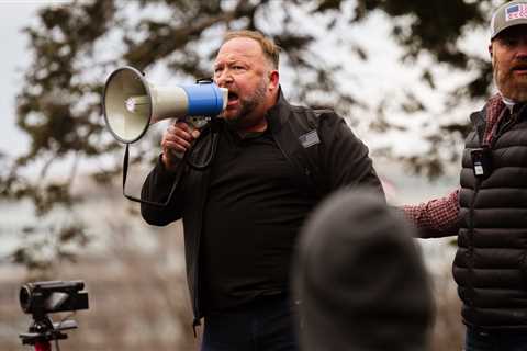 Alex Jones Reaches Out to Justice Dept. About Jan. 6 Interview