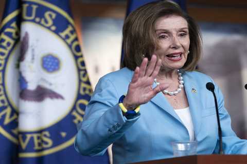 House Speaker Nancy Pelosi threatens to block UK trade deal with US over tensions in Northern..