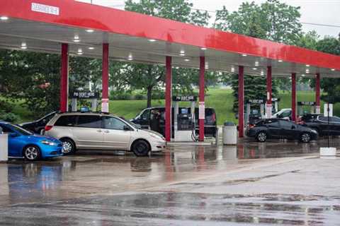 Rockford area drivers search for gas bargains as prices rise