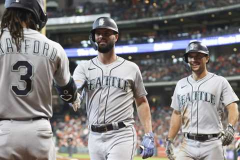 Mariners lose to Houston 3-2, still find little wins here and there