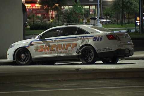 Harris Co. deputies crash into pillar while trying to stop speeding suspect on Eastex Freeway