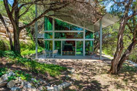 Unique Texas glass home featured on HGTV hits market for $1.2 million