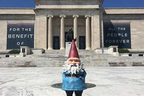 Travelocity’s roaming gnome vacations in Cleveland