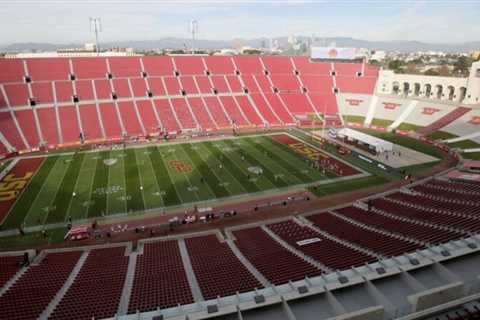 USC, UCLA ease water rules for fans amid high heat