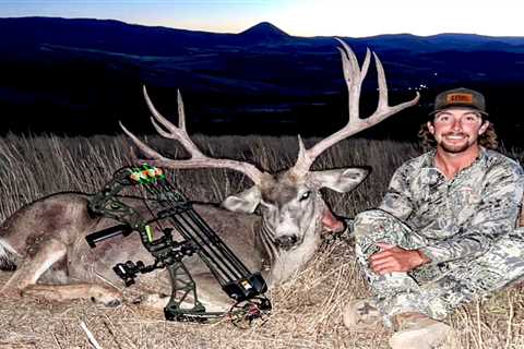 Oregon Bowhunter Tags an Old Warrior Muley Buck on Opening Weekend