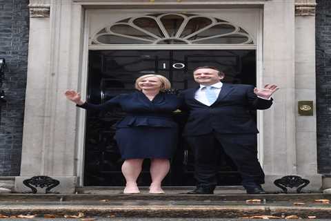 Liz Truss and husband’s body language laid bare as new Prime Minister poses on Downing Street..