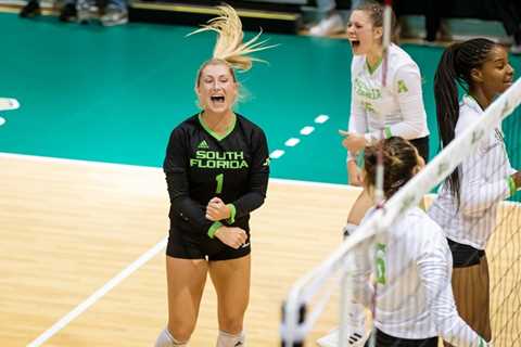 Clausen sets USF Volleyball career digs record