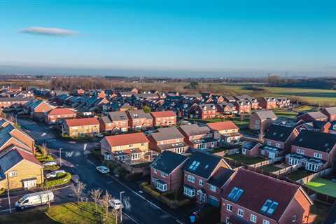 Major mortgage lenders pull deals for new customers due to Pound and interest rate chaos