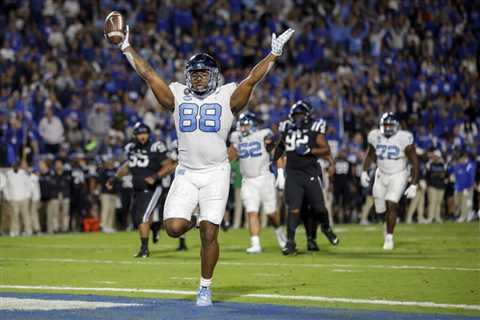 Maye finds Green late, lifts UNC past rival Duke 38-35