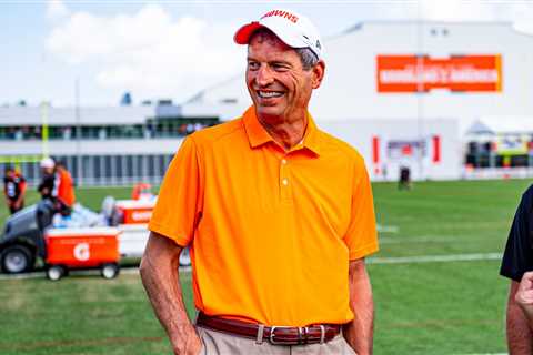 Bernie Kosar is inducted into the Greater Cleveland Sports Hall of Fame