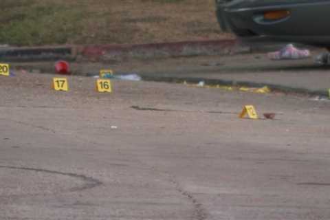 Shooting: Man shot and killed in SW Houston after person fires into crowd of people watching 2..