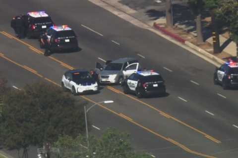 Mail thrown from vehicle during pursuit in San Fernando Valley, two arrested