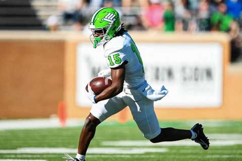 Led by Austin Aune, North Texas routs FIU 52-14 on Homecoming