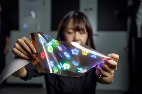 LG unveils a new stretchable flexible panel – •