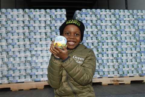 ‘Corn Kid’ donates 50K cans of corn for Thanksgiving