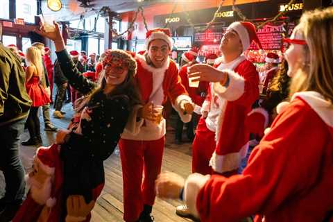 San Francisco’s traditional vacation bar crawl, SantaCon, in photos