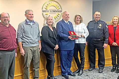 Bath recognizes retiring detective – Akron.com