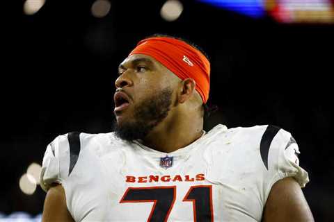 Bengals offensive tackle La’el Collins out for season with torn ACL, MCL