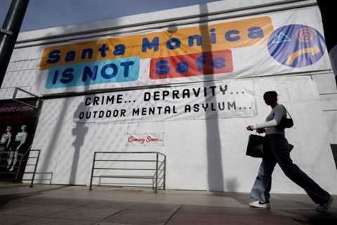 ‘Santa Monica is not safe’ sign on Third Street Promenade tells a complex story – Daily News