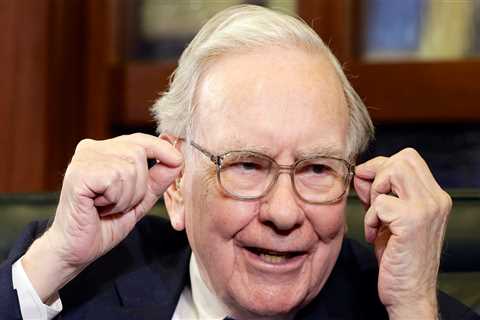 Warren Buffett nicknamed his private jet 'The Indefensible' - then renamed it 'The Indispensable'..