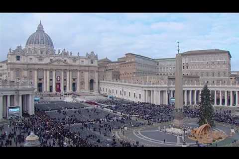 Thousands pour into St. Peter’s for funeral of Benedict XVI