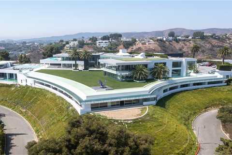 See inside the biggest modern home in the US, a 105,000-square-foot Los Angeles megamansion that..