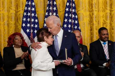 Biden honors more than a dozen Americans for upholding democracy on Jan. 6