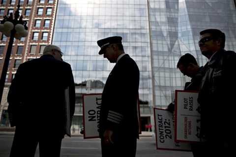 Southwest Airlines pilots union writes scathing open letter to company executives - NBC News