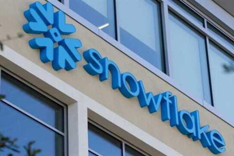 Snowflake Stock Rises On Improved Free Cash Flow Outlook