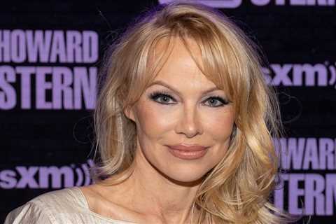 Pamela Anderson Explains Why She Went on “Public-Facing Missions” to Help Julian Assange in New..