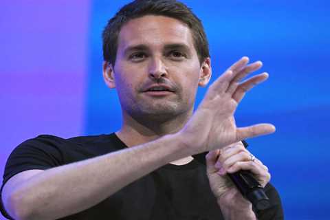 Snap shares plunge on weak revenue as digital ad struggles continue