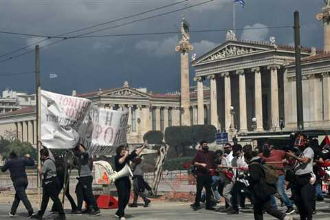 Greek chief faces political backlash after rail crash – POLITICO