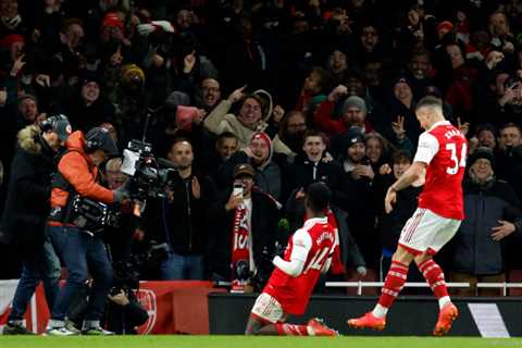 Arsenal fights back to extend league lead to 7 points