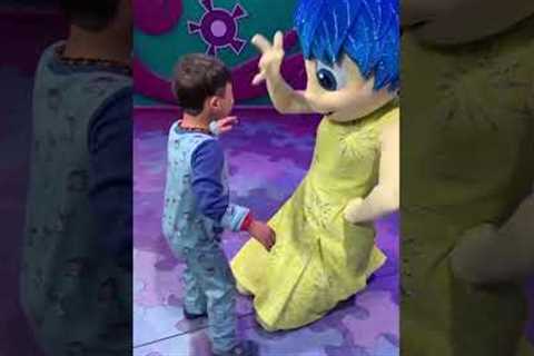 Deaf boy meets Disney World performer