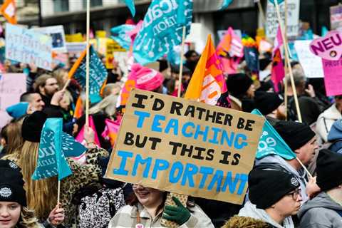 Teachers agree NO more strikes for at least 2 weeks as they enter crunch pay talks after NHS deal