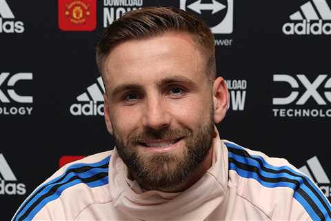 Luke Shaw: Manchester United defender signs new contract until summer of 2027 | Football News