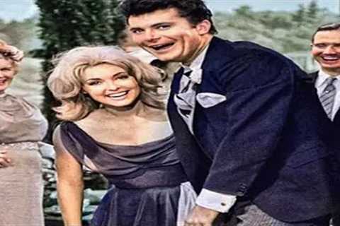 This Photo Is Not Edited, Look Closer at the Beverly Hillbillies Blooper