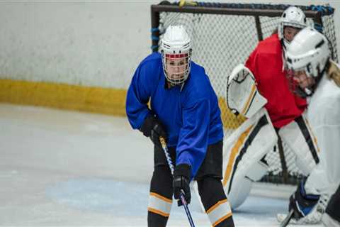 How Many Women's Hockey Players Are There in D1 Level?