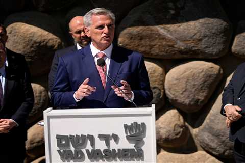 Kevin McCarthy visits Israel, criticizes Biden