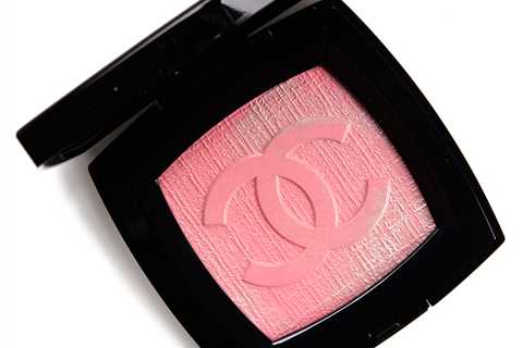 Chanel Fantaisie de Chanel Illuminating Powder Review & Swatches