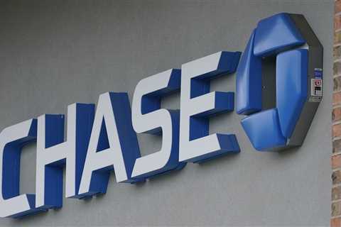 Man pistol-whipped, robbed of money at Chase Bank in Daly City