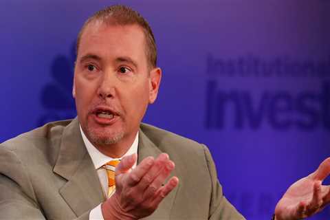 Billionaire bond investor Jeffrey Gundlach dials up his warning of a US recession, pointing to..