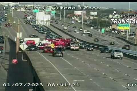 Houston traffic fatalities: Multivehicle crash on Gulf Freeway has all SB lanes closed at Edgebrook ..