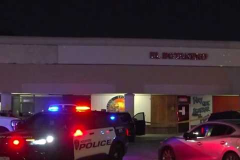 1 dead, 4 injured in shooting at southeast Houston bar, police searching for suspect