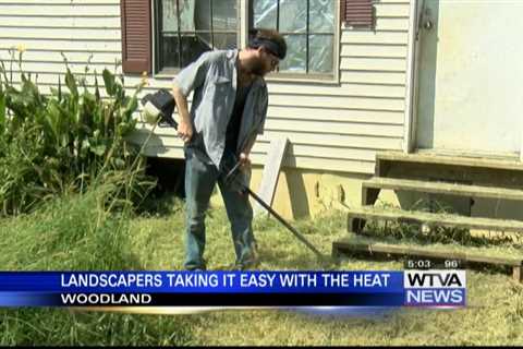 Houston landscapers battle extreme heat